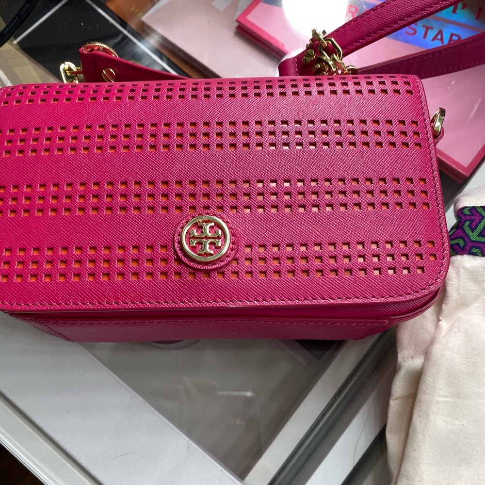 Tory Burch  c